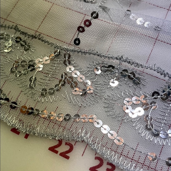 EVENING Silver Grey Floral Sequin Boho Fringe 21x72 Cocktail Prom Holiday Scarf - Picture 6 of 12